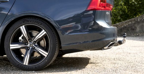 EUROKLJUKE-vlecne-kljuke-nosilci-za-kolesa-servis-prikolic-ozadje2